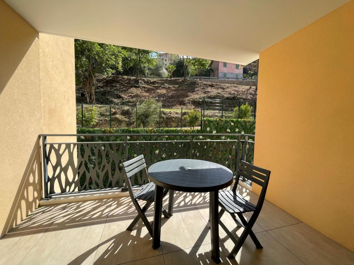 Bel Appartement Au Calme Avec Parking Ментона Экстерьер фото