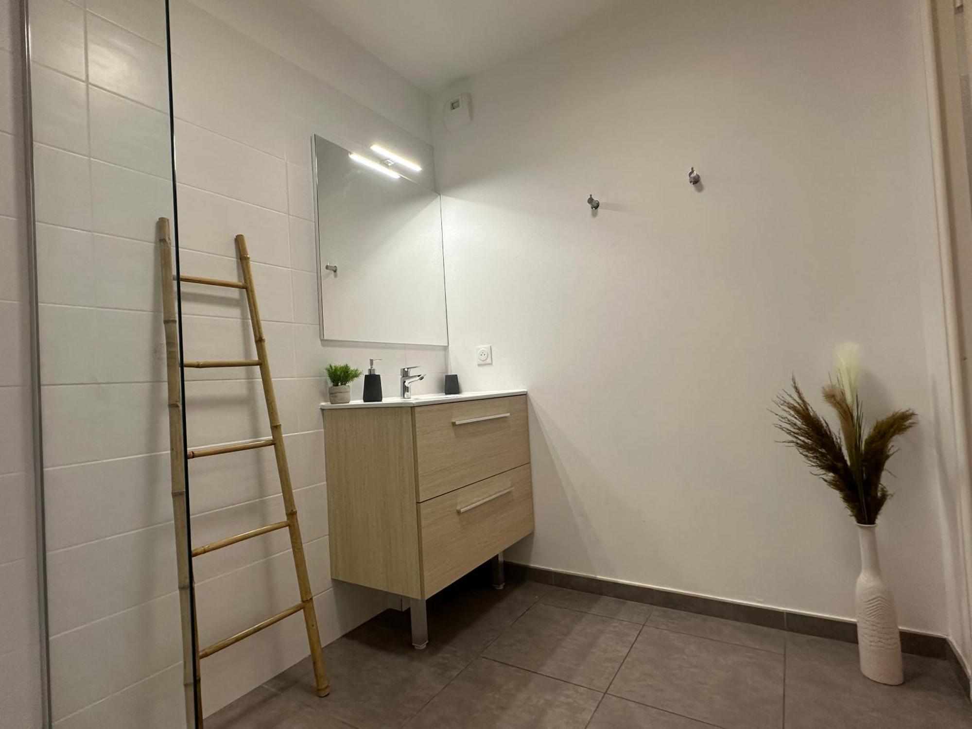 Bel Appartement Au Calme Avec Parking Ментона Экстерьер фото